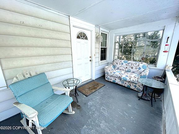 4th image of 14 Grandview St