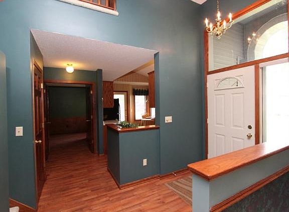 3rd image of 2546 Manitou Ln