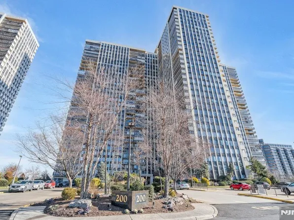 200 Winston Dr APT 1121, Cliffside Park, NJ 07010
