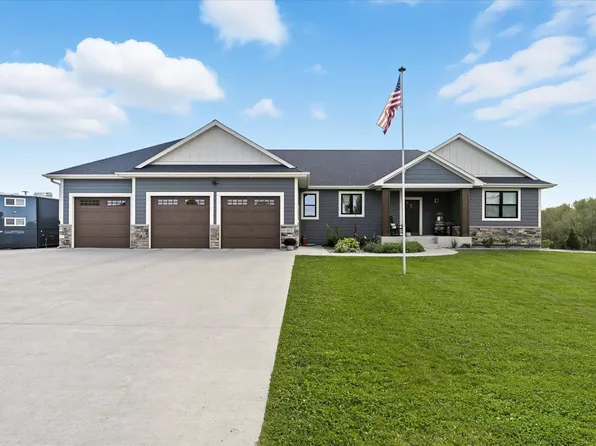 912 14th St NE, Montgomery, MN 56069