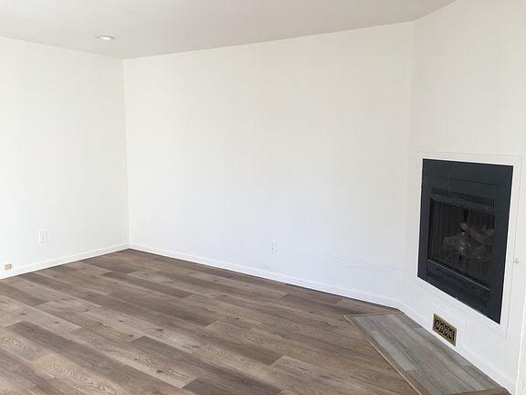 4th image of 755 Marsh Ct