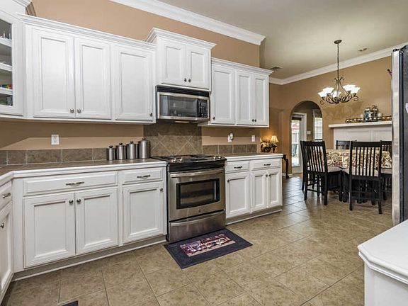 3rd image of 204 Harvest Pointe Cir