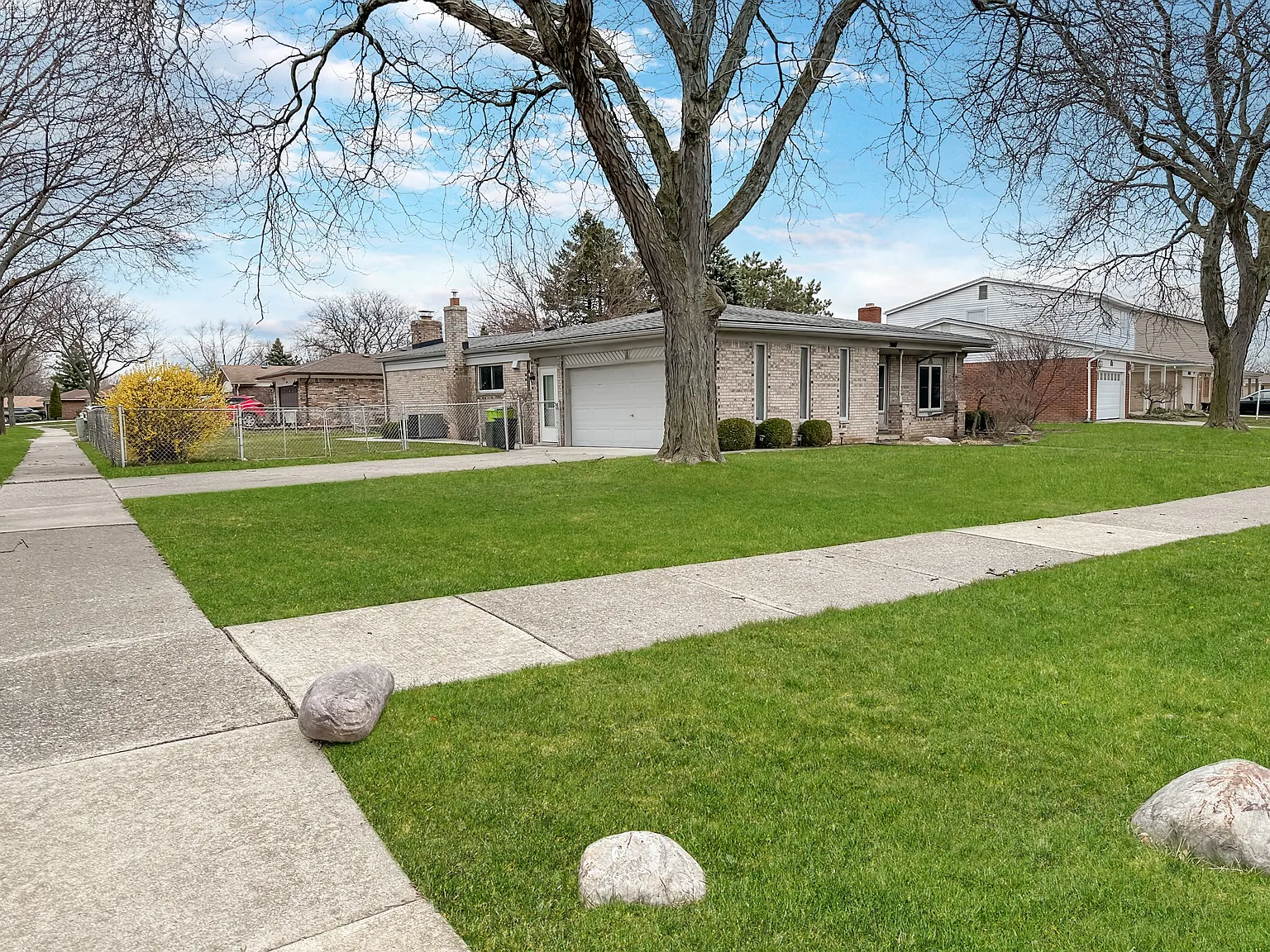 3 bed, 1500 sqft, $2,700 — Photo 3