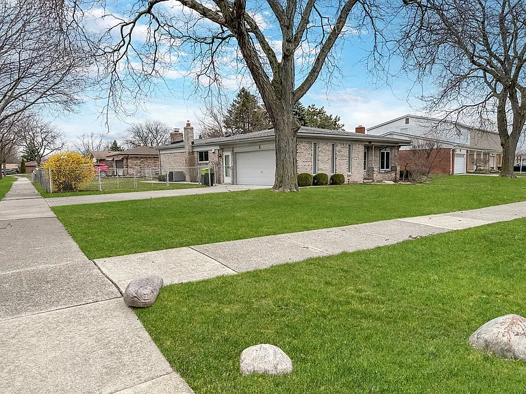 3007 Warrington Dr — Photo 3