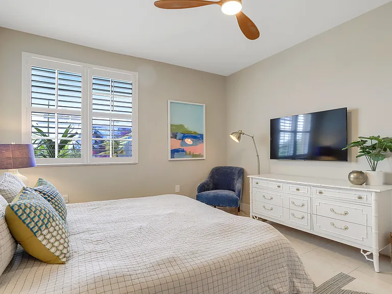 260 NE 3rd St #4-D — Photo 29