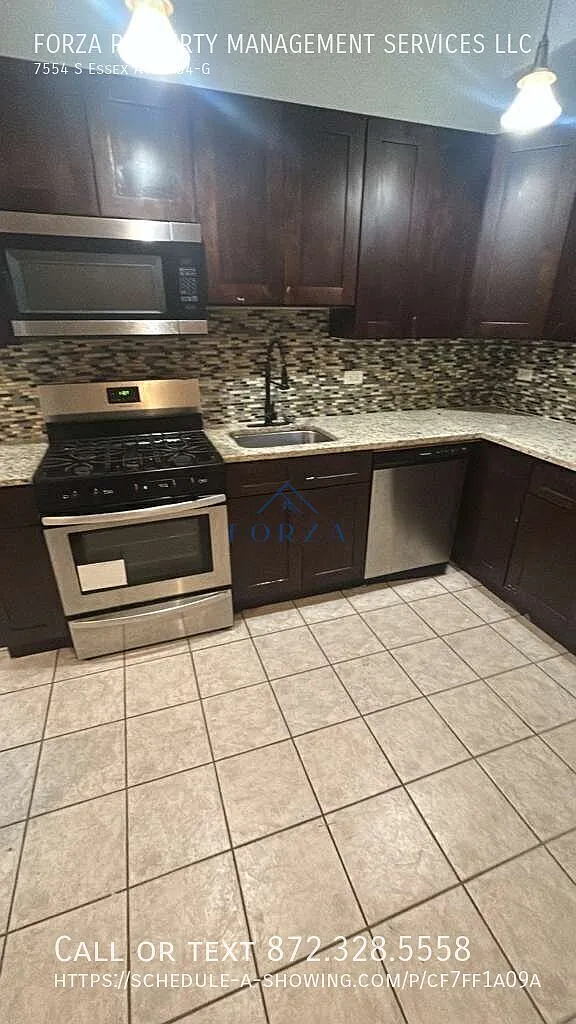 3 bed, 1200 sqft, $1,800 — Photo 1