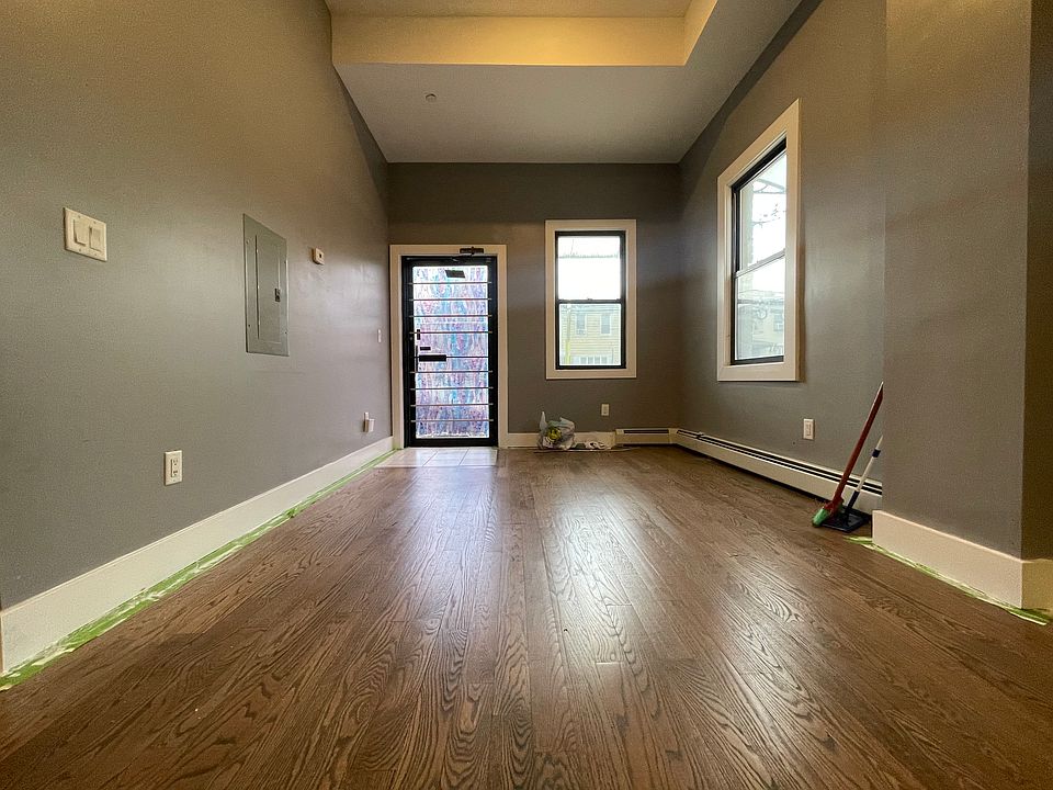 2nd image of 176 Mallory Ave #Ge