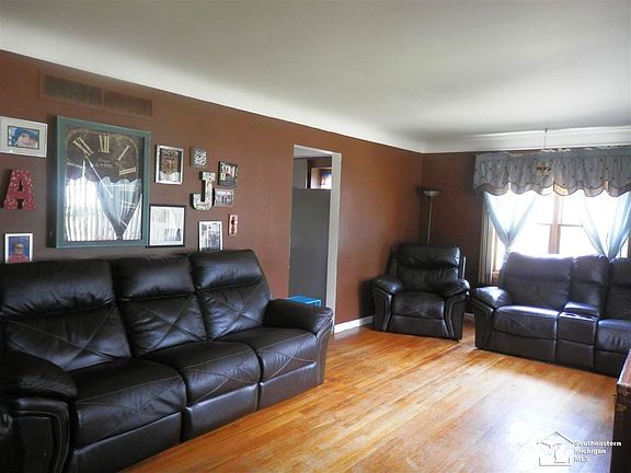 4th image of 21767 McKinley St