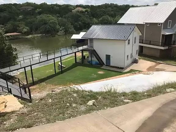 4th image of 2409 Steepleridge Cir