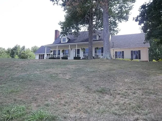 250 Shamrock Dr photo 1
