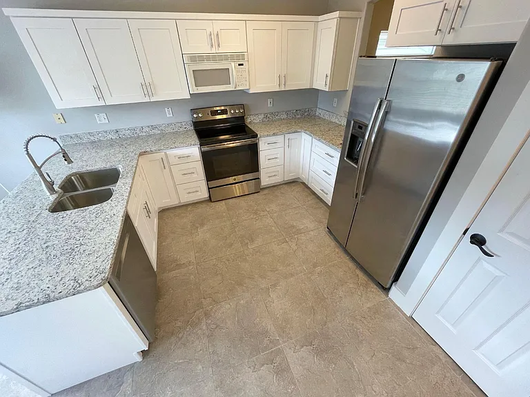 664 Wellesley Ct — Photo 6