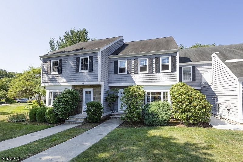 1st image of 36 Hampshire Dr