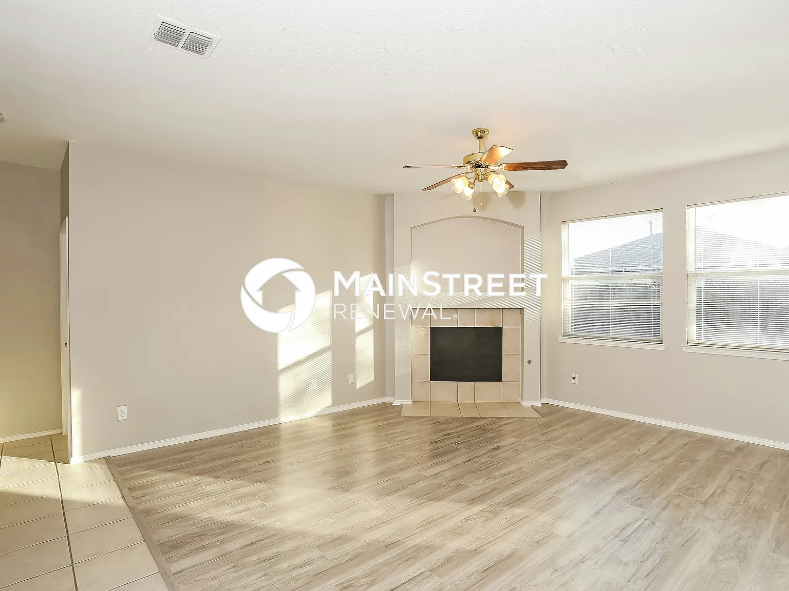 920 Medina Dr — Photo 4