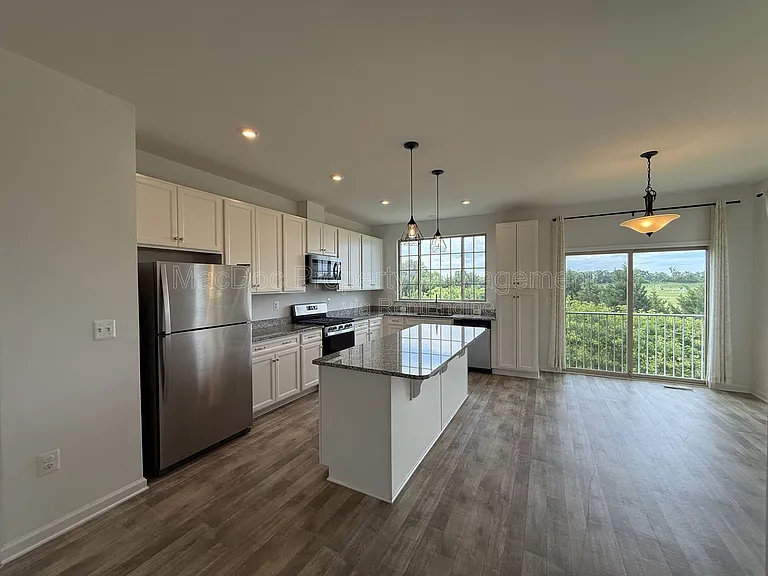 2401 Copa Ct — Photo 5