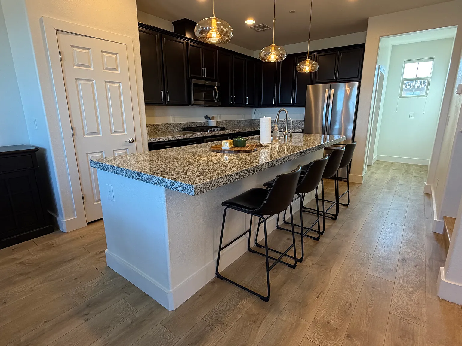 3 bed, 1820 sqft, $3,200 — Photo 4