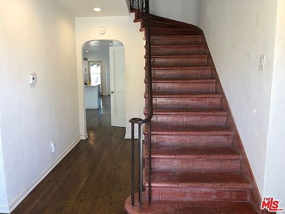 3rd image of 4830 Angeles Vista Blvd