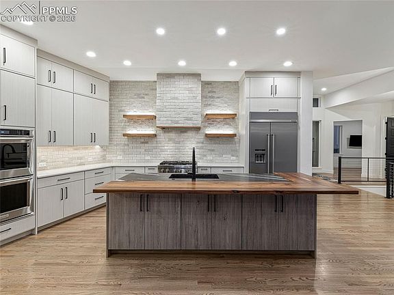 3rd image of 16496 Florawood Pl