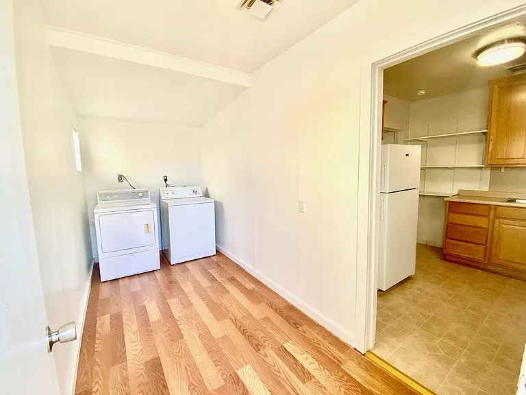 521 Avenue L — Photo 7