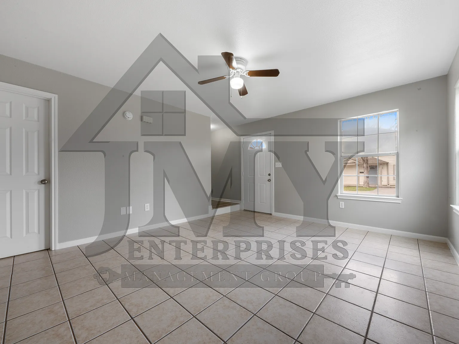 2 bed, 1.5 bath, 1100 sqft, $1,300 — Photo 4