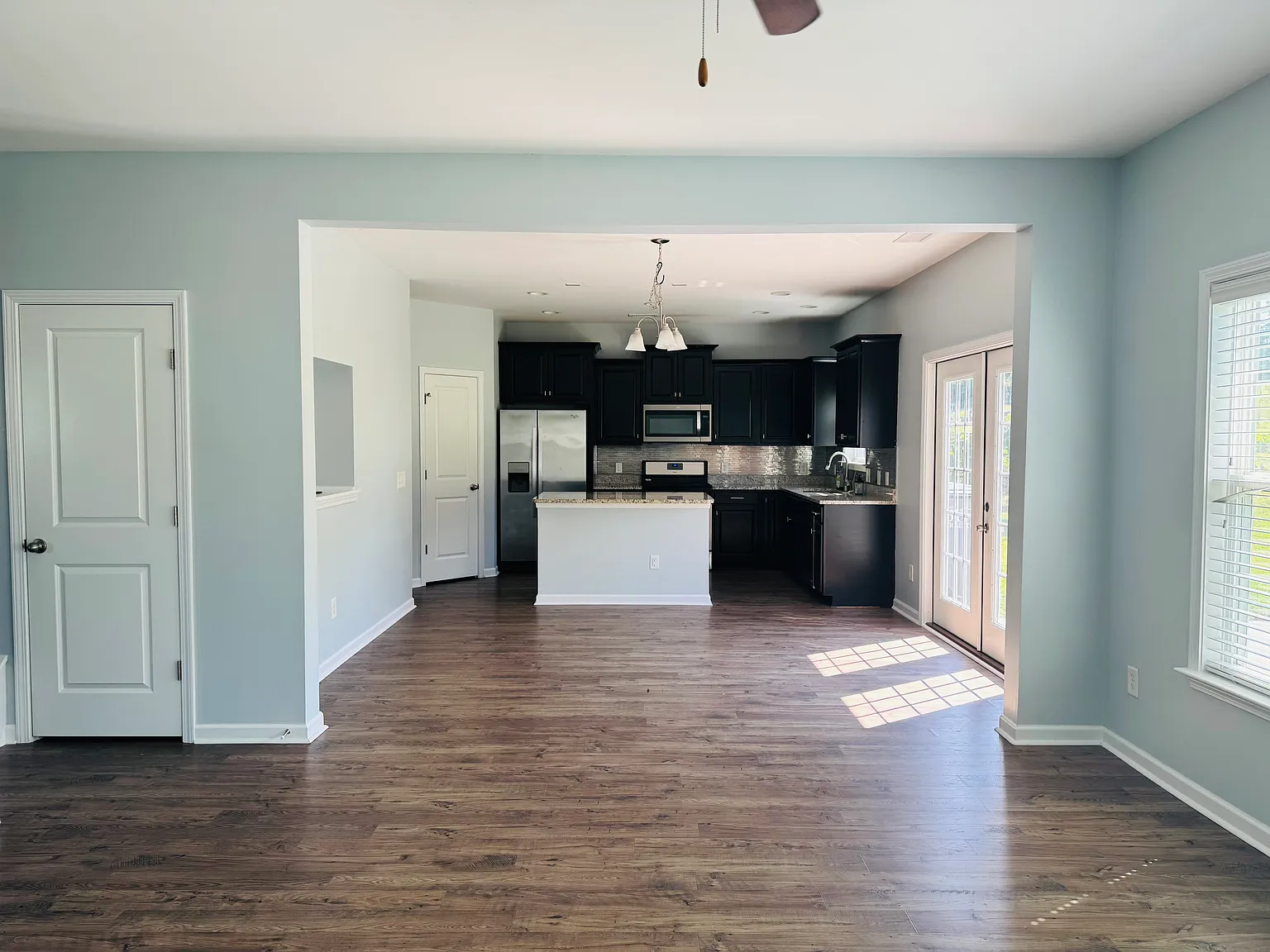 3 bed, 2.5 bath, 2051 sqft, $2,950 — Photo 4