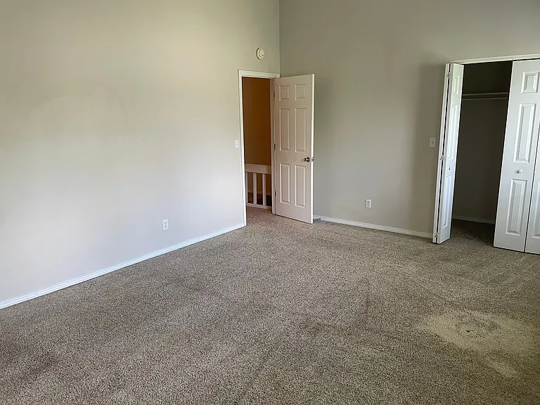504 N Beadle Dr #C — Photo 2