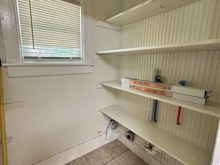 82 State St — Photo 18