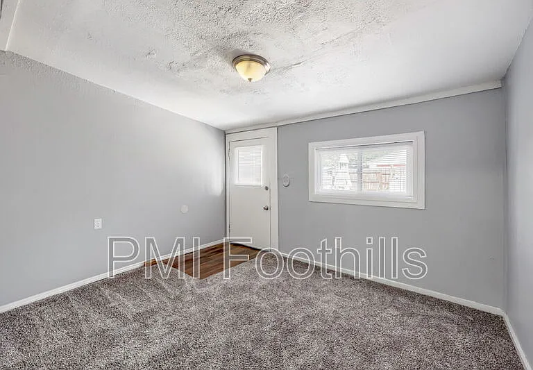 420 N Fox St — Photo 10