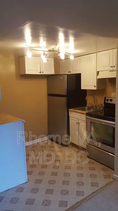 Studio, 1.0 bath, 500 sqft, $1,300 — Photo 2