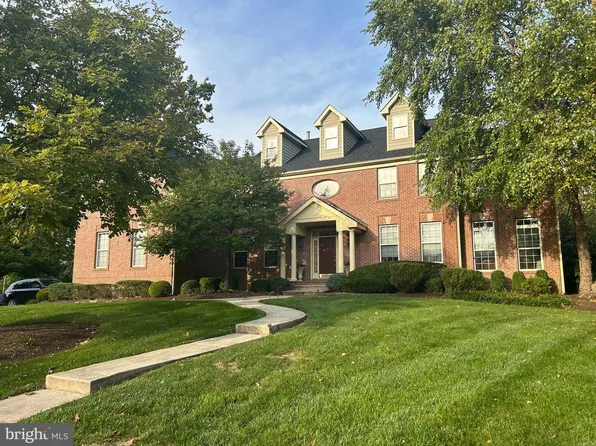 5 Tyndale Ct, Moorestown, NJ 08057