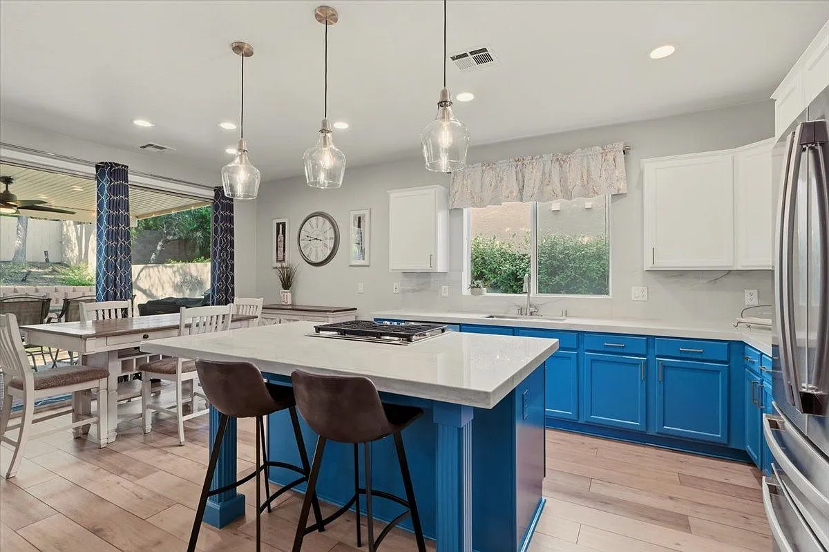 4 bed, 3.0 bath, 2461 sqft, $3,100 — Photo 2