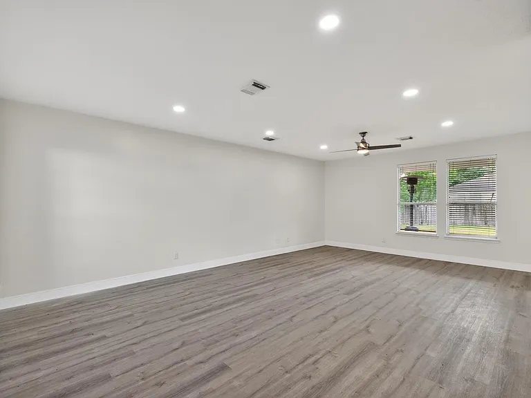 918 Ivycroft Ln — Photo 5