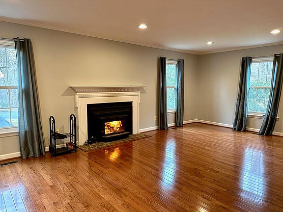 3rd image of 538 Paw Paw Cove Ct