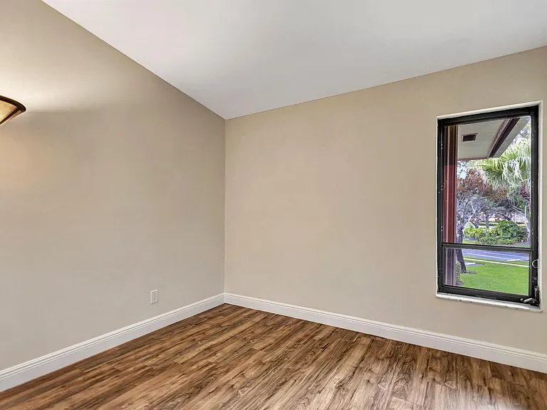 1109 Duncan Cir #201 — Photo 24