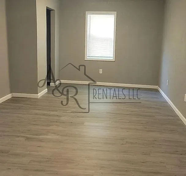 523 E 22nd St — Photo 5