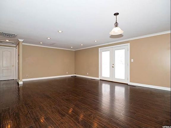 5th image of 1577 W Gumwood Ave