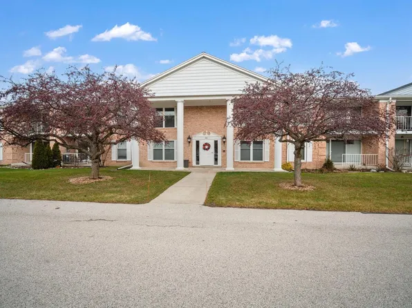 940 West Heritage COURT #208, Mequon, WI 53092