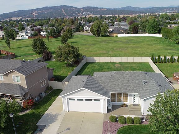 3rd image of 1806 N Salmon River Ln