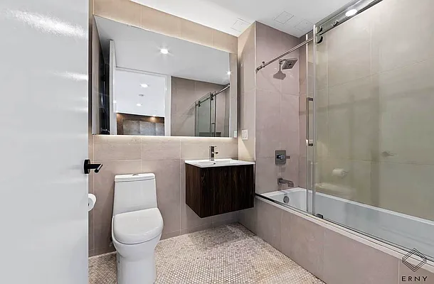 Bathroom, photo 1