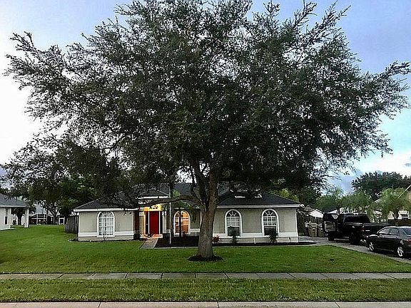 2nd image of 14847 Spruce Pine Ln