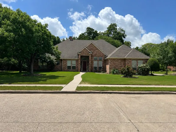 1810 Plum Creek Dr, Midlothian, TX 76065