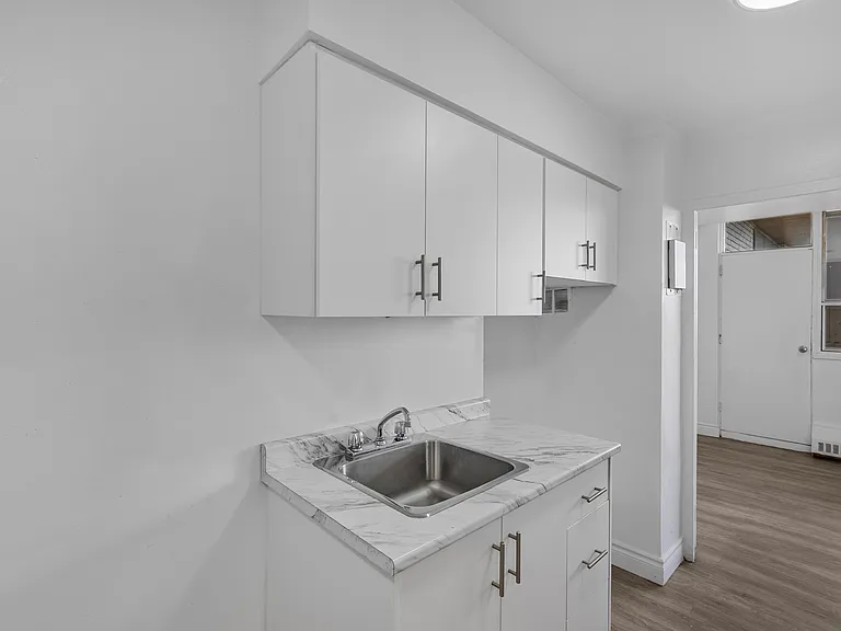 65 Thorncliffe Park Dr #1006 — Photo 11