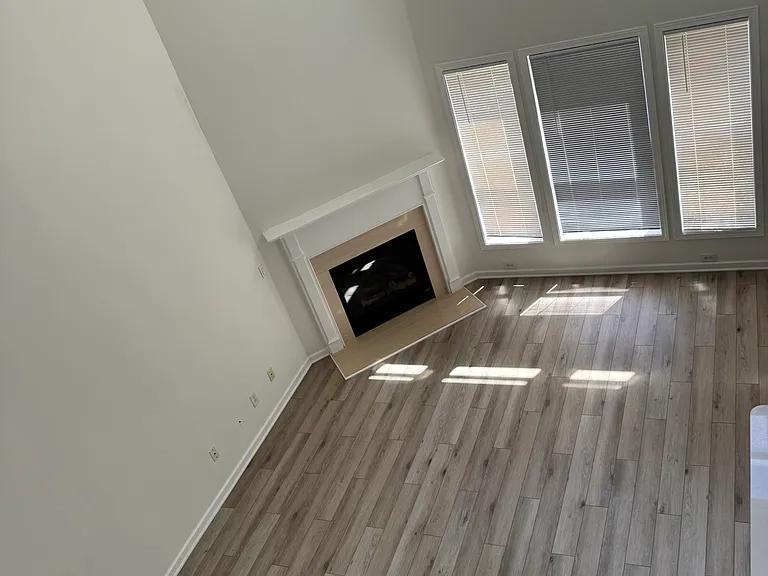 547 Bridgeton Cv — Photo 3