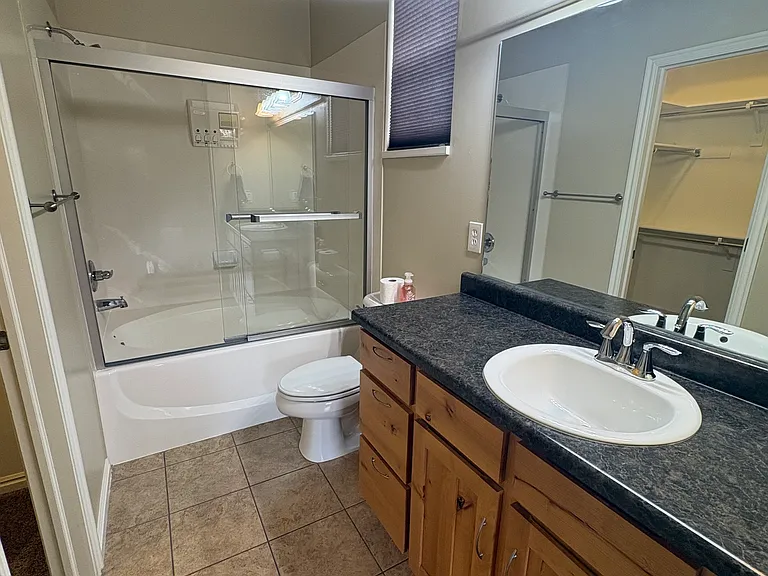 6302 W Traveler Ln — Photo 5