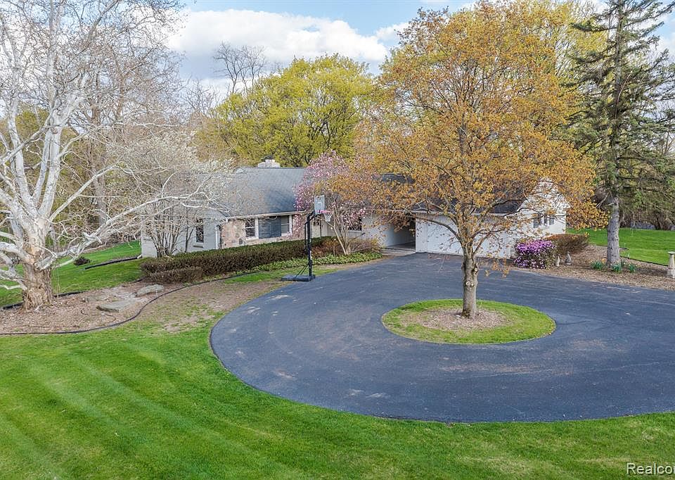 26090 Pleasant Valley Rd, Farmington Hills, MI 48331 Zillow