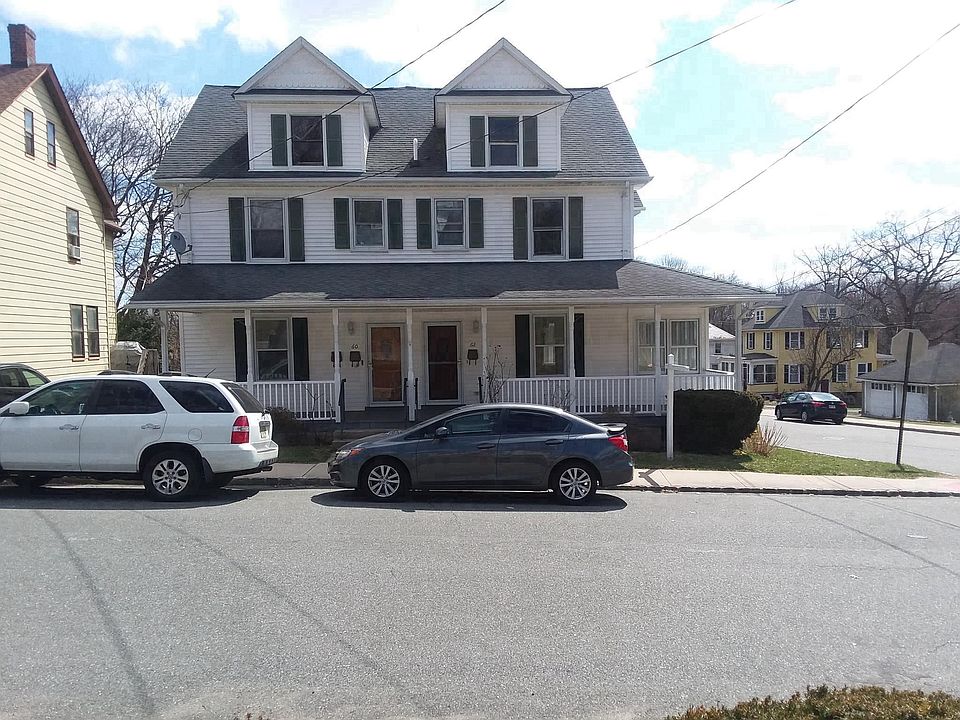 Quiet corner to drink lemonade 
