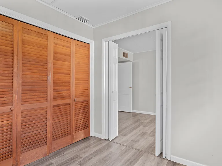 1122 Winthrop Ln — Photo 13