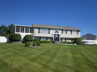 24 Sharon Dr, Middletown, NY 10941