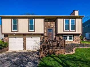 2152 Camelback Dr, Columbus, OH 43228
