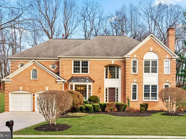 10200 Castlewood Ln, Oakton, VA 22124