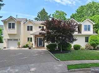 550 Duke Ct, New Milford, NJ 07646
